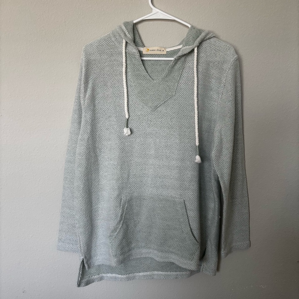 Light Green Hooded Sweater with Front Pocket⭐️